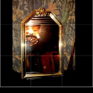 good looking mirror. I’m selling it for $20. Message me if interested.
